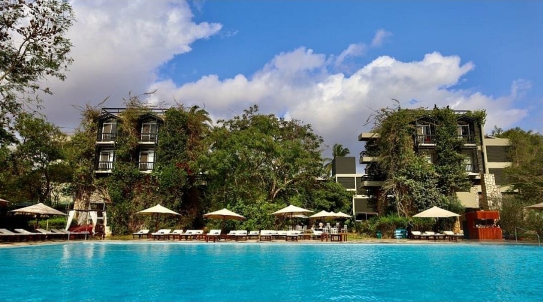 Vista panoramica e piscina presso Mara Serena Safari Lodge con Safari Kenya Travel
