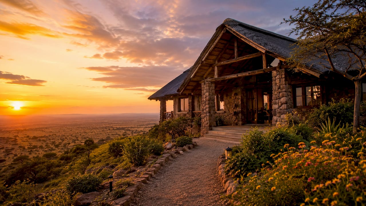 Vista esterna di un lodge immerso Lodge Kenya comfort natura savana africana, nel cuore del Kenya