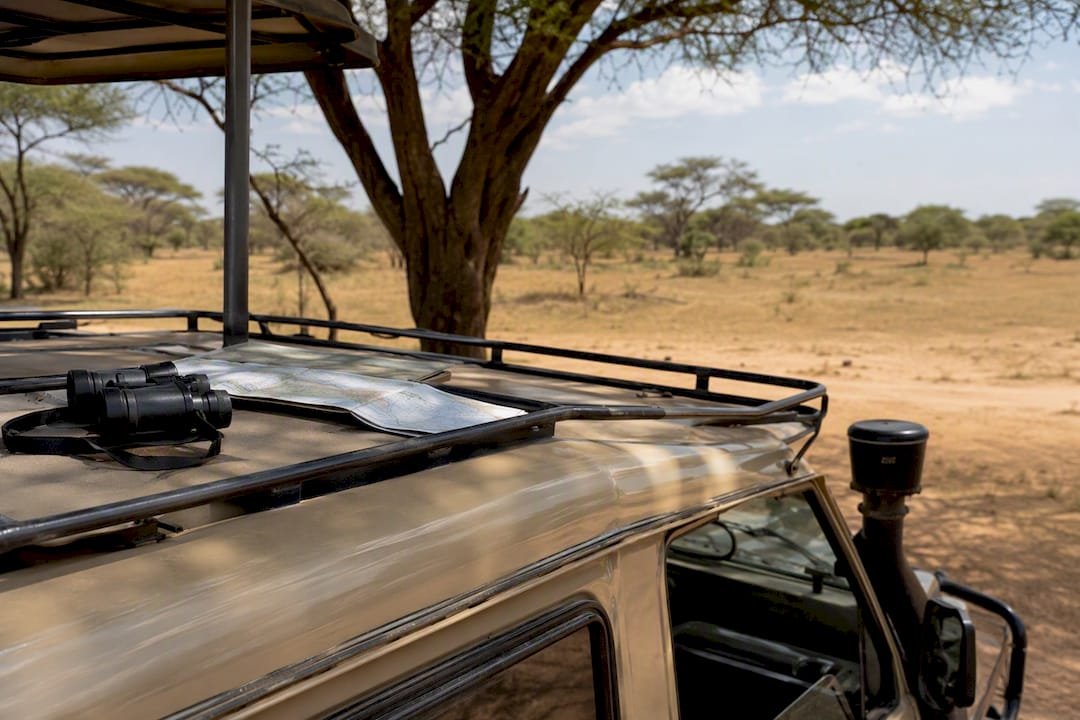 Orari game drive: quando partire e quanto dura ogni uscita | Kenya Safari Travel Jeep pronta all’alba per un emozionante safari tra gli animali