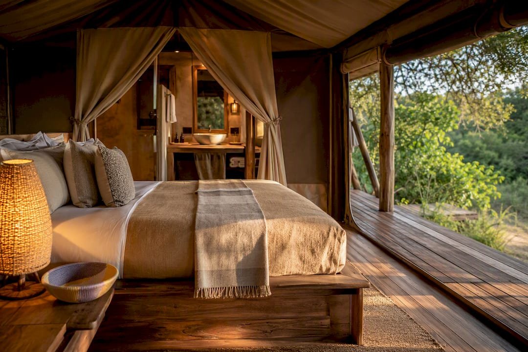 Interno raffinato di una tenda da safari, Itinerario kenya 10 giorni
