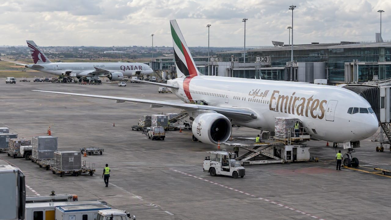Aerei Emirates e Qatar al gate di Nairobi