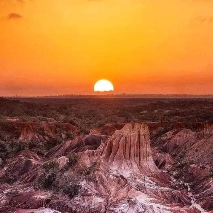 Cucina del Diavolo a Marafa: Lo Spettacolo del Tramonto sul Canyon